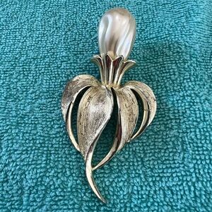 Sarah Coventry Silver and Pearl Brooch